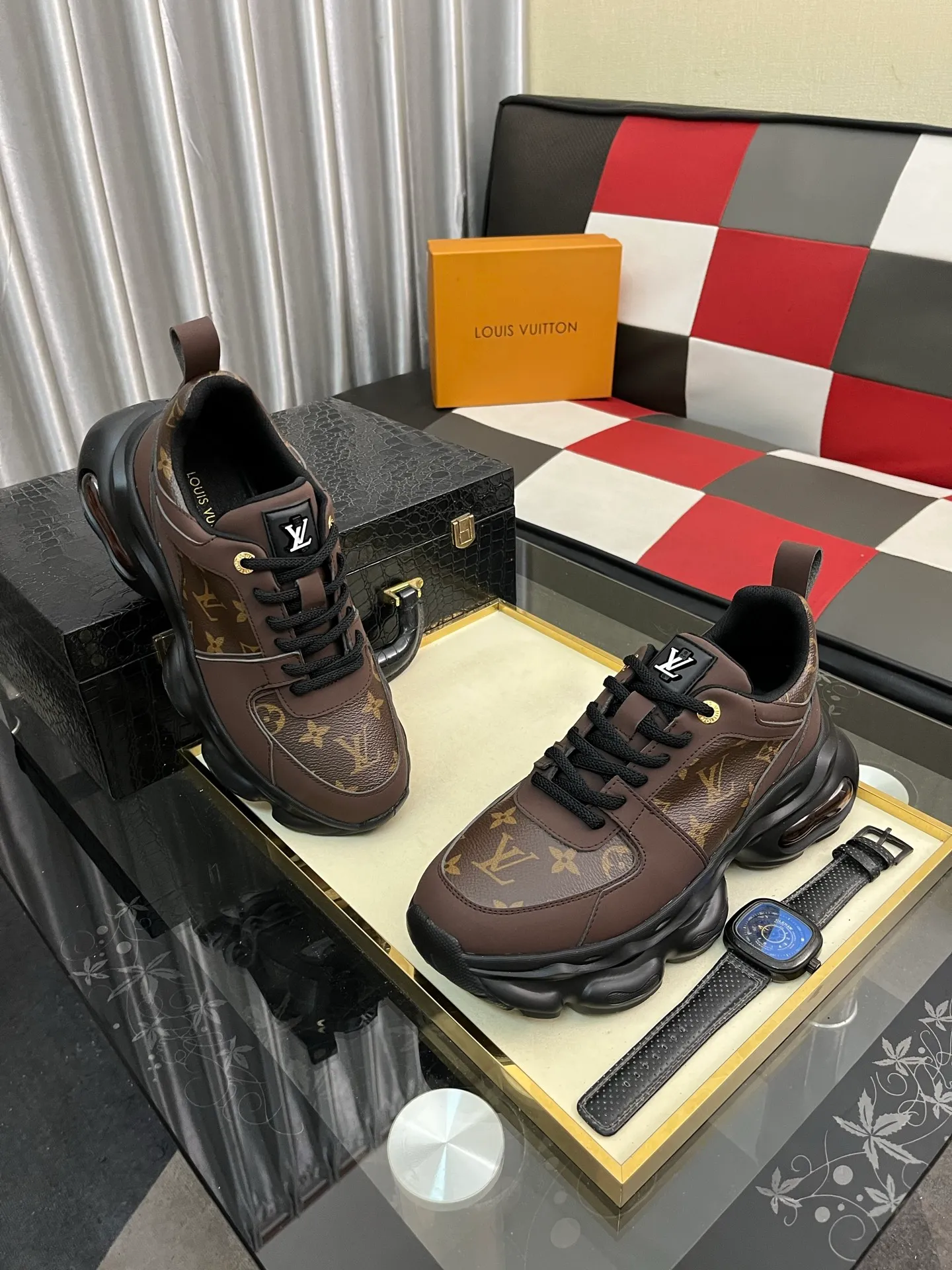 Men's shoes 💰458⌚️⌚️LV Louis Vuitton. The latest trendy casual shoes are popular in physical stores in sizes 38-44. New spring and summer comfortable imported custom original cowhide, unique jacquard fabric element design. Paired with sheepskin lining, Lv original bottom, [taiyang][taiyang] high-end packaging and high quality💪Details determine the quality, you can enter and leave the counter at will, welcome to compare🇮🇹